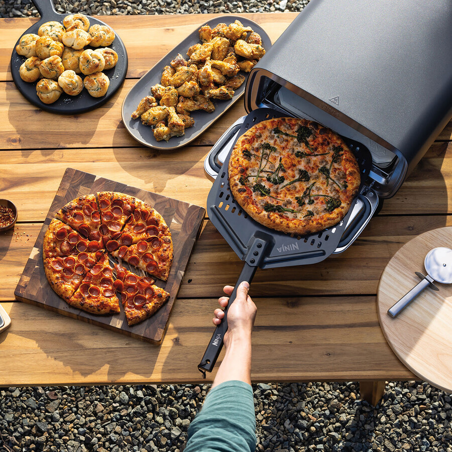 horno de pizza eléctrico para exteriores y freidora de aire ninja artisan mo201uk