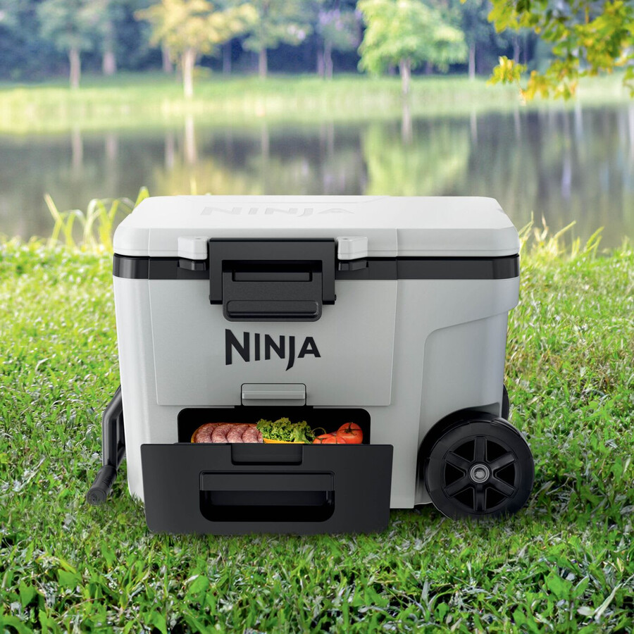 nevera portátil ninja frostvault de 45 cuartos42 litros con ruedas y zona seca color blanco nube fb245ukwh