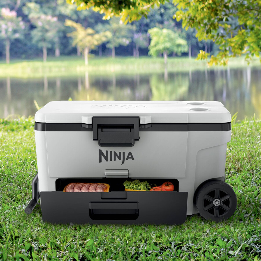 nevera portátil ninja frostvault de 65 cuartos61 litros con ruedas y zona seca color blanco nube fb265euukwh